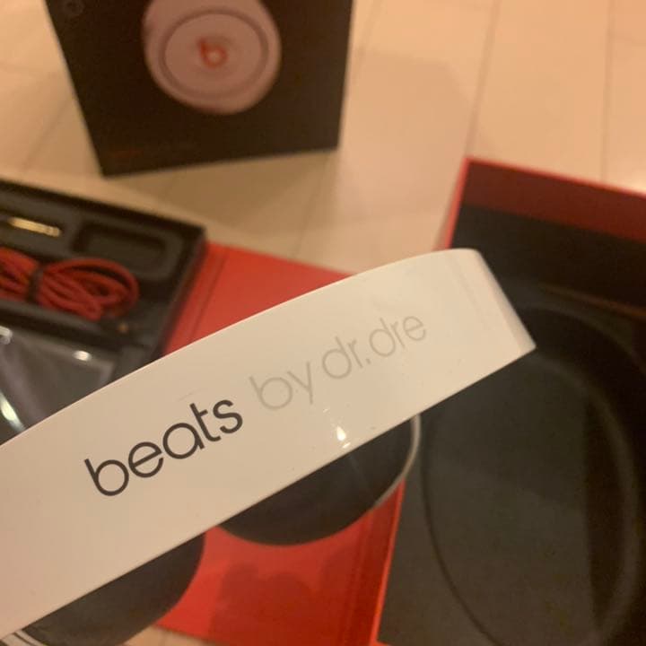 Beats studio ヘッドフォン ホワイト 箱、付属品あり