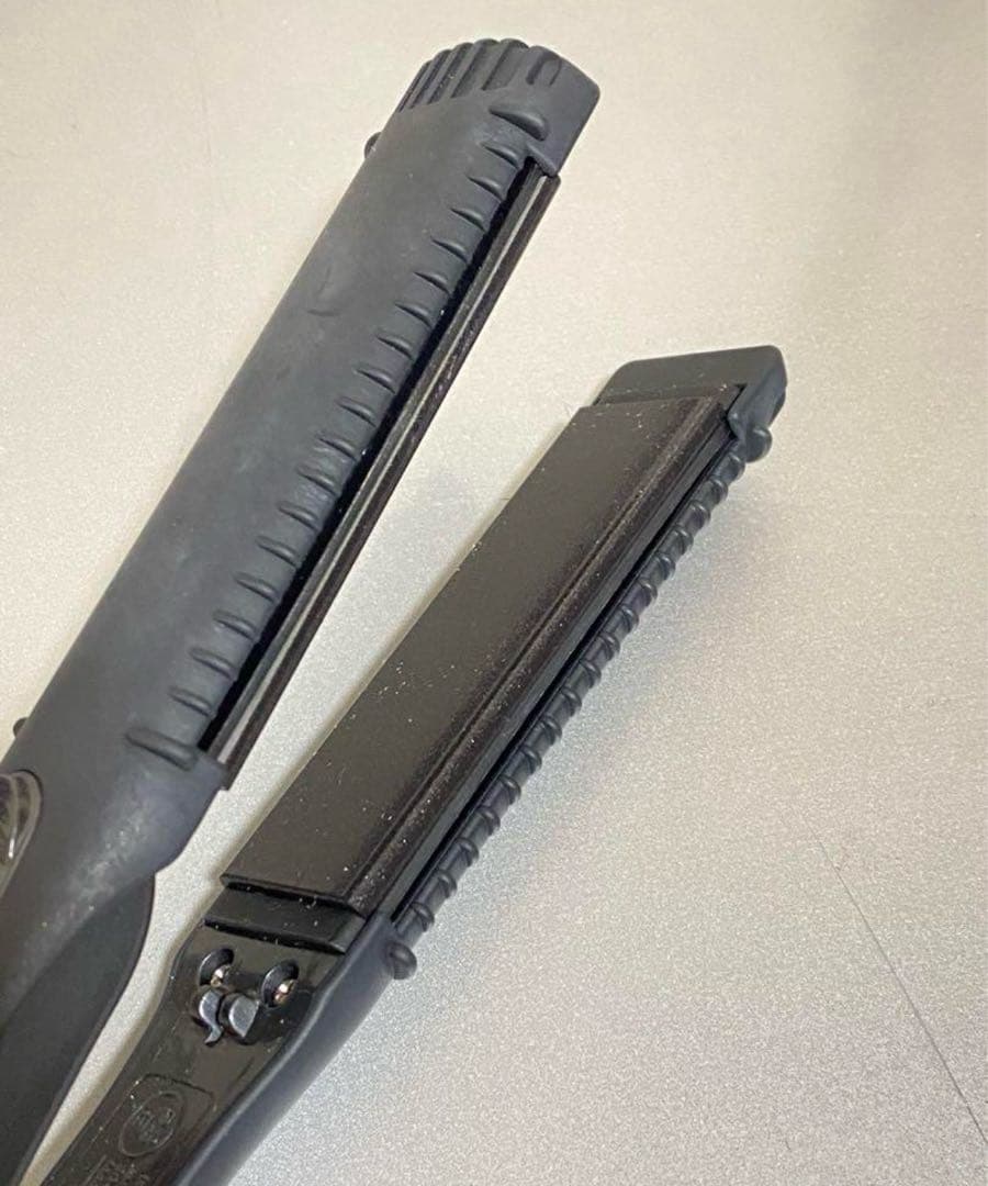 【美品】マグネットヘアプロ　ストレートアイロン