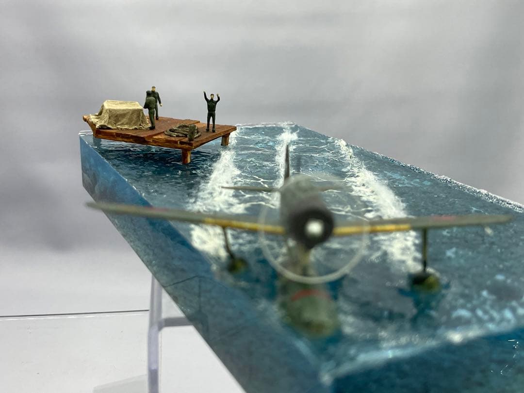 発進するニ式水上戦闘機 レジンジオラマ　機体変更可