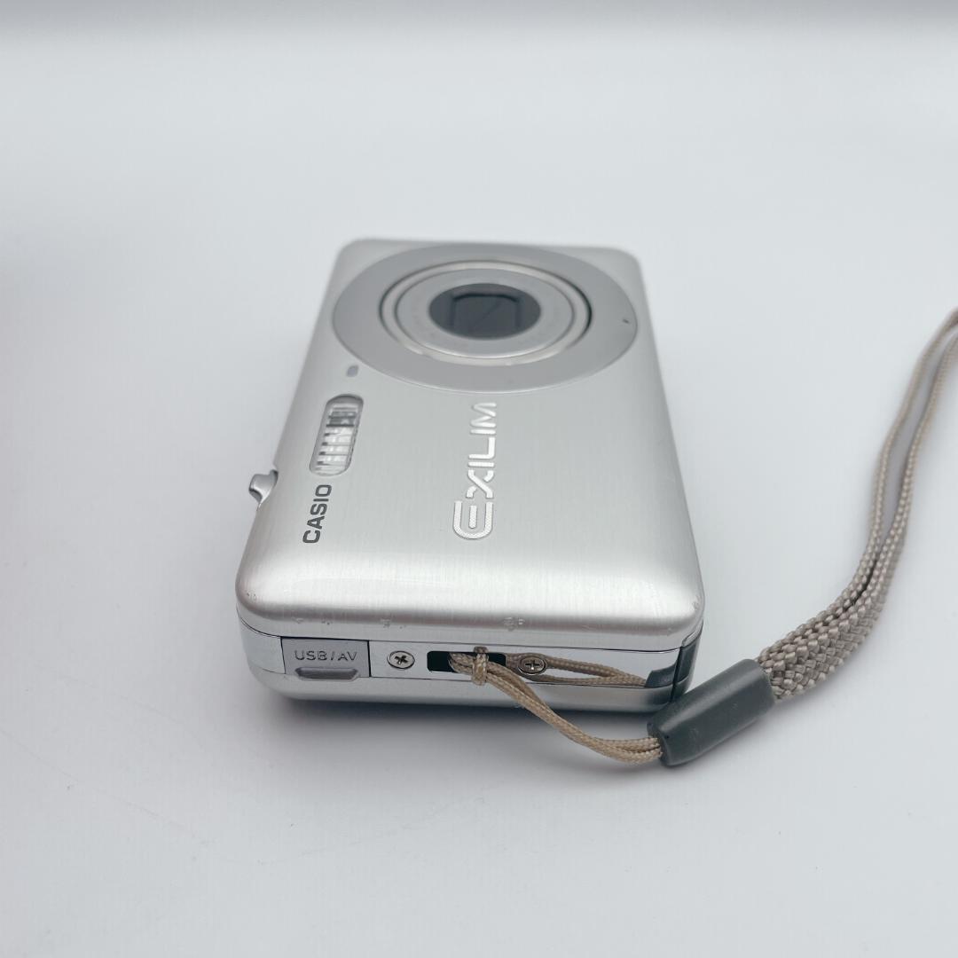 【極美品】CASIO カシオ EXILIM デジタルカメラ EX-Z800