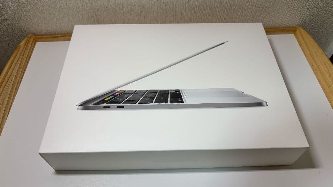 MacBook Pro (13インチ, メモリ32GB, SSD 1TB)