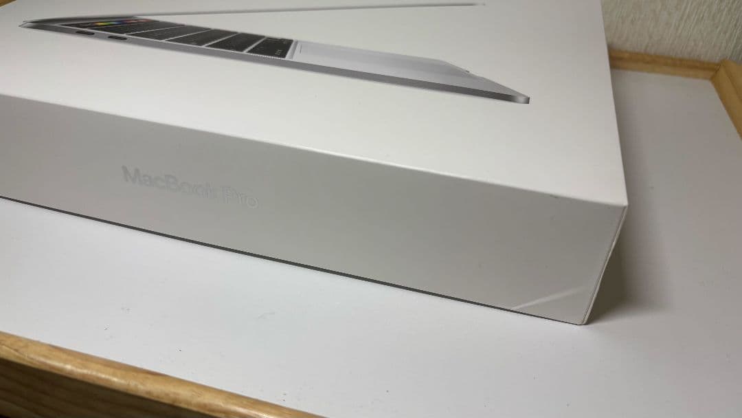 MacBook Pro (13インチ, メモリ32GB, SSD 1TB)