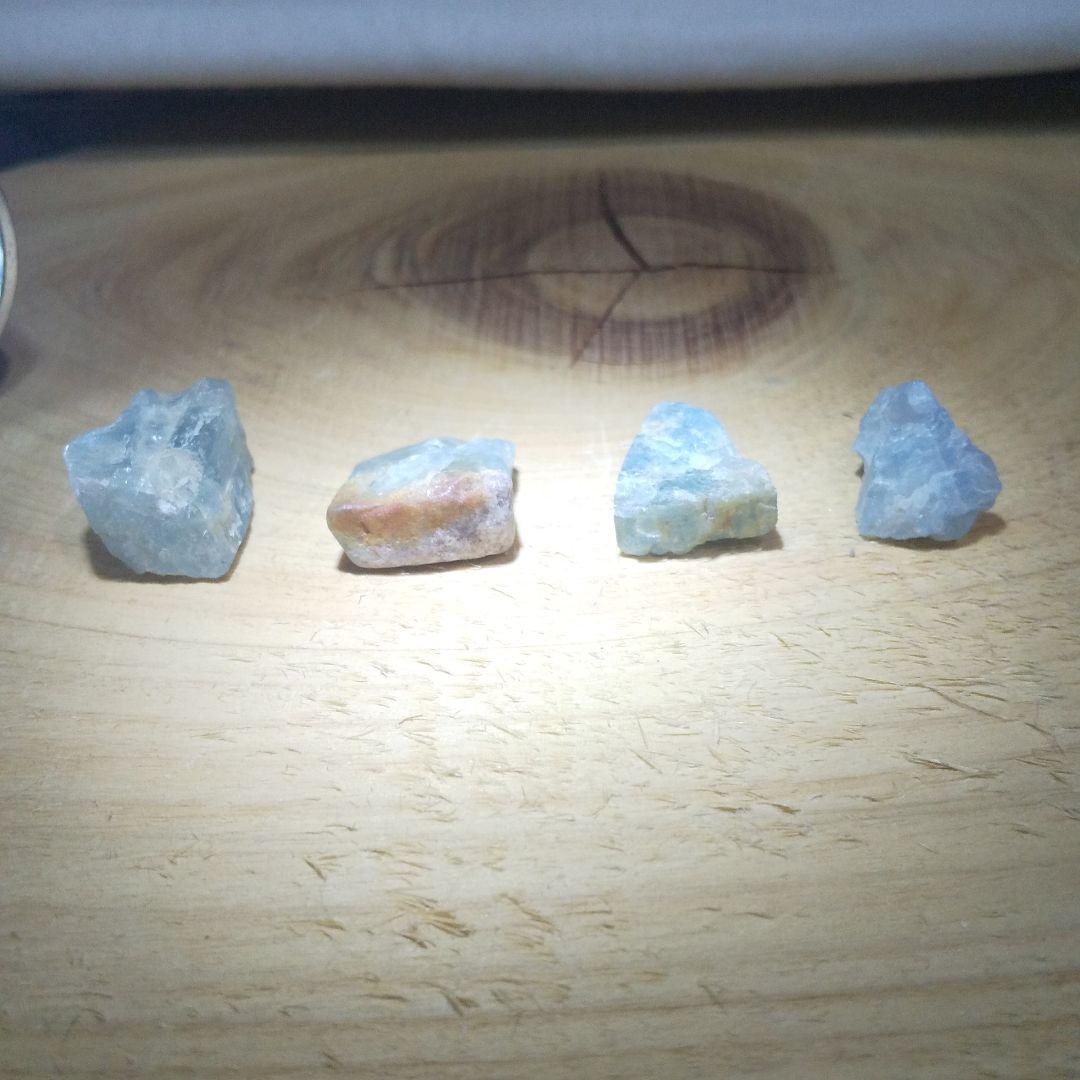 【 原石 】アクアマリン　4pcs