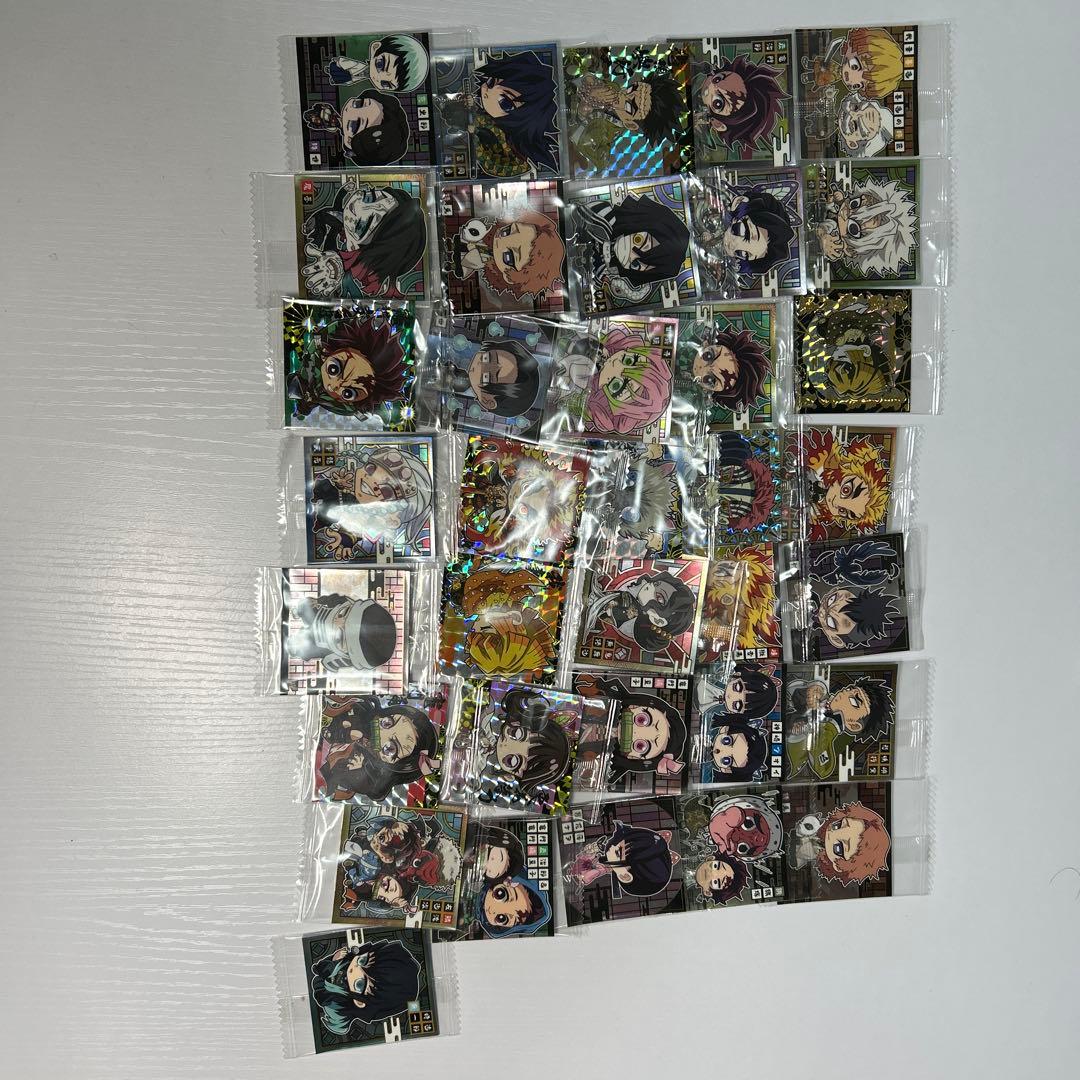 鬼滅グッズ シール二種、ファイル、ティッシュ、フィギュア、バッジ、屏風(？)
