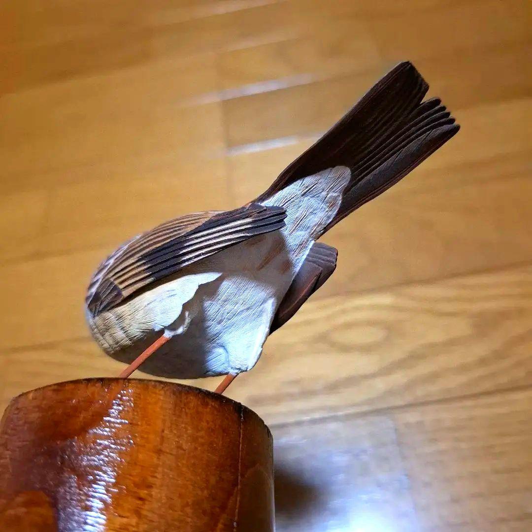 スズメのバードカービング　 木製彫刻リアルな鳥の置物 木製