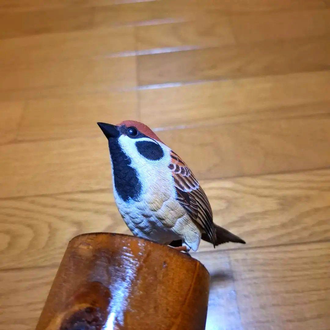 スズメのバードカービング　 木製彫刻リアルな鳥の置物 木製