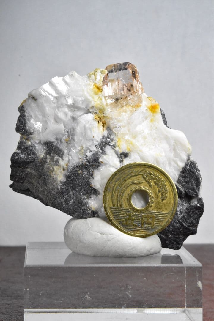 パキスタン カトラン産 母岩付きピンクトパーズ