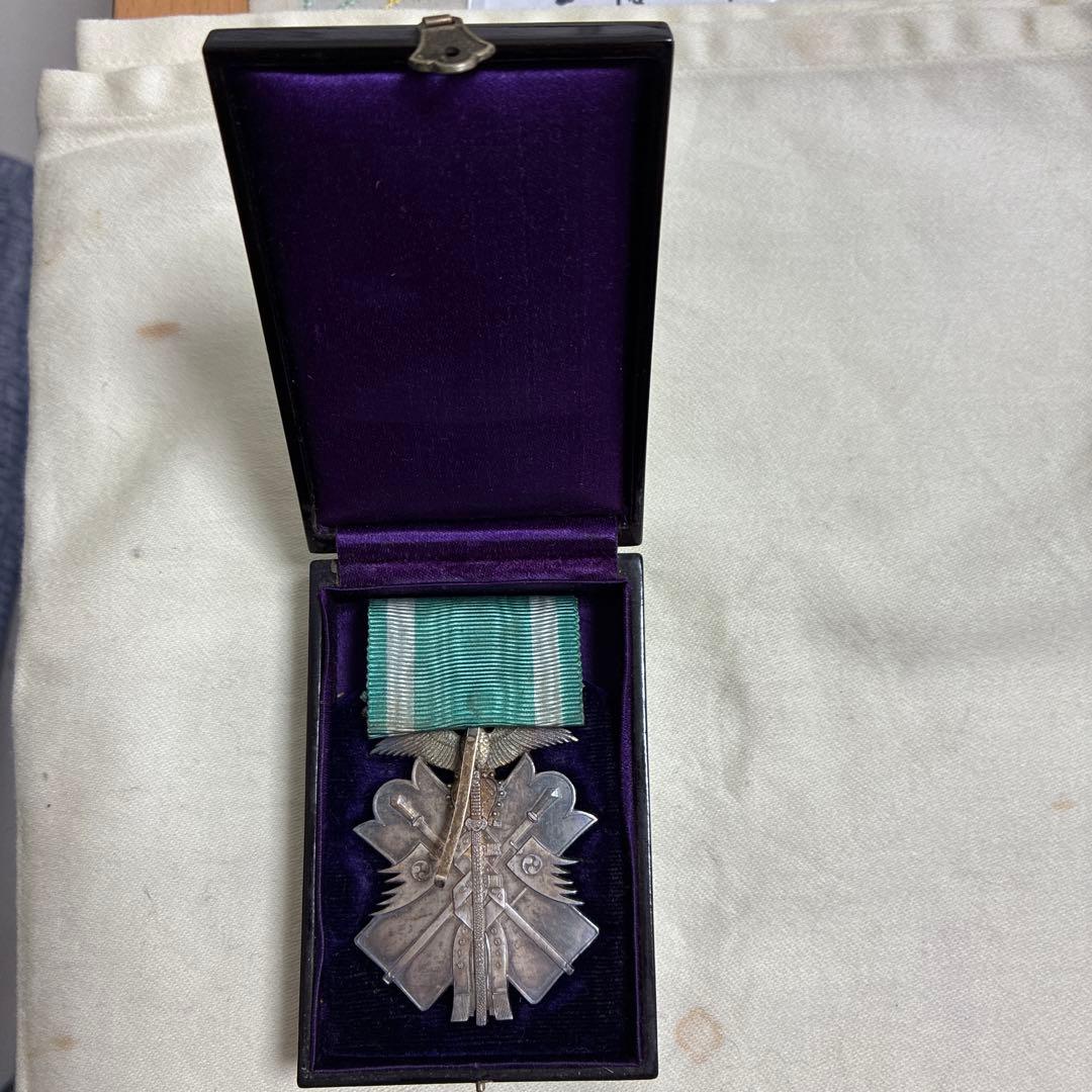 旧日本軍　功七級金鵄　　箱付き