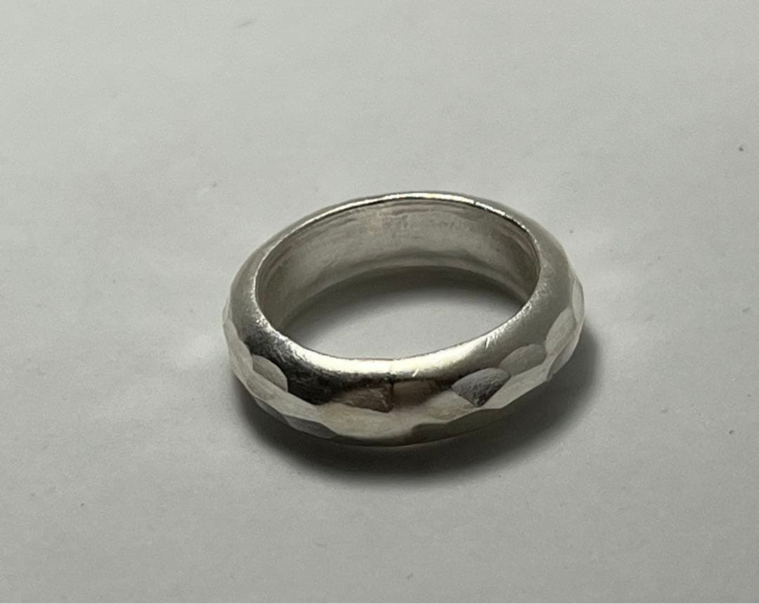 カレンシルバー純銀甲丸指輪槌目模様SILVERピンキー高純度手仕事風合8.5号い