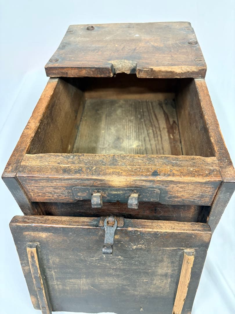 船金庫　箪笥　銭箱　賽銭箱　骨董　時代物　アンティーク　レトロ　コレクション