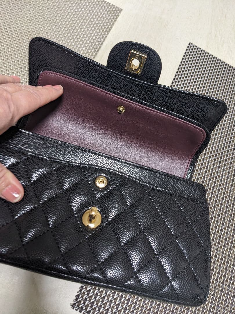 チェーンショルダーバック/黒×ゴールド金具