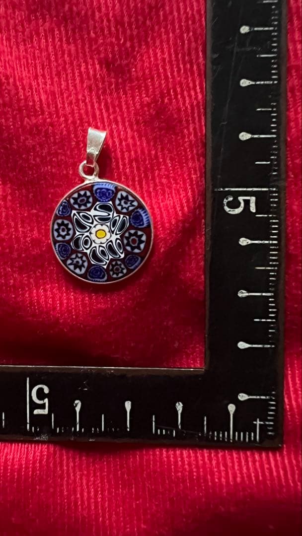 ☆新品☆ベネチアンガラス・青色と銀色の花模様ペンダント