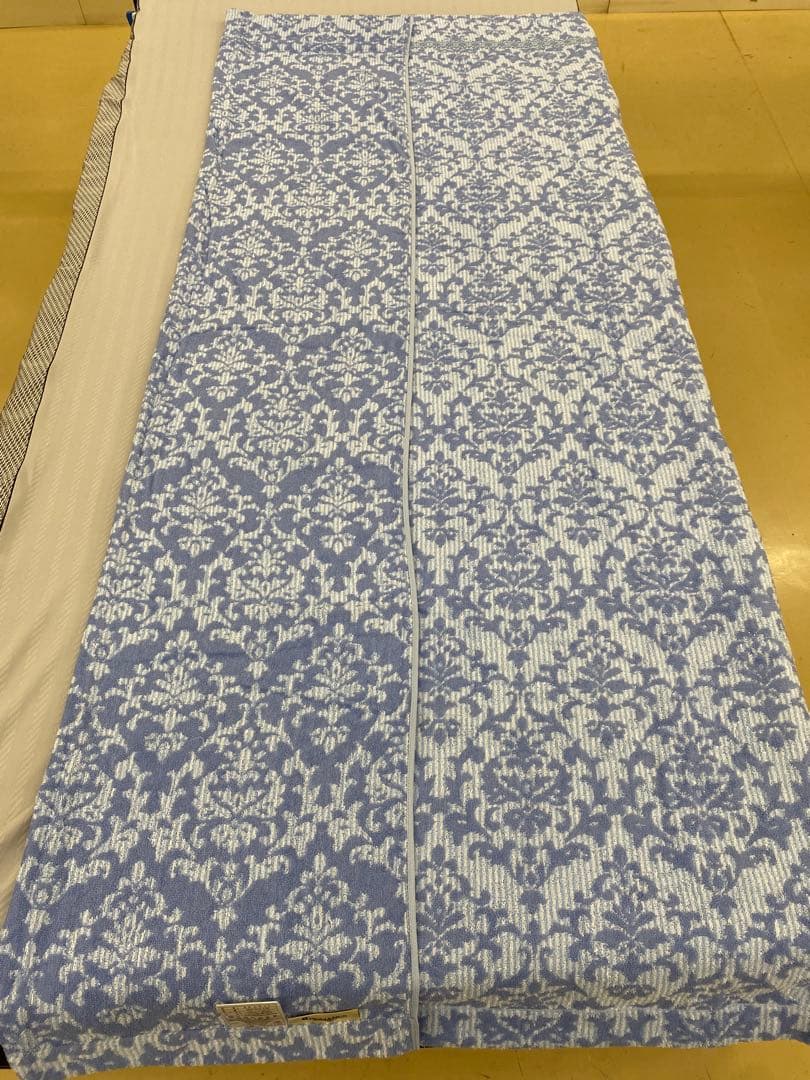 ロマンス　先染ジャガード　弱撚糸　タオルケット・シングルサイズ約１４０×１９０㎝