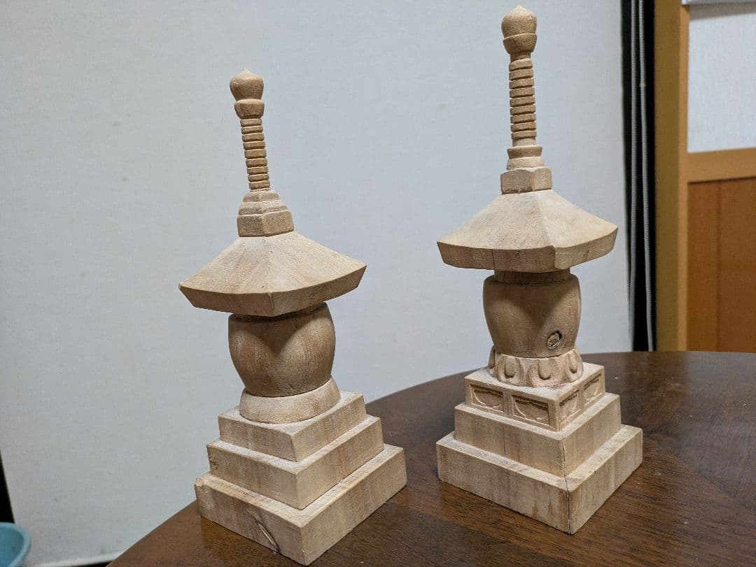 木彫り 国東塔 置物 ２基