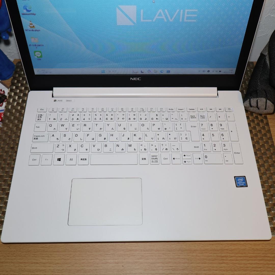 お手軽！Win11人気白！8世代CPU/メ8/高速SSD/無線/HDMI/カメラ