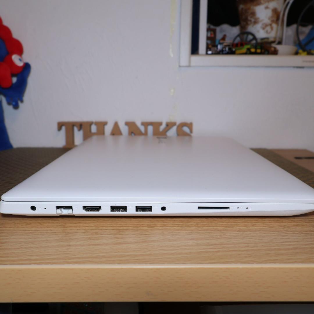 お手軽！Win11人気白！8世代CPU/メ8/高速SSD/無線/HDMI/カメラ
