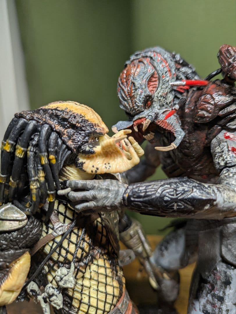 3月10日までの出品　Neca ジャングルハンタープレデター