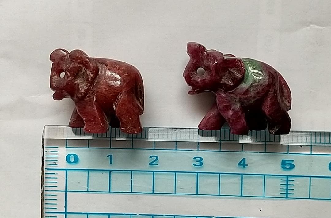 【処分特価】大粒ルビー 宝石 彫刻象 象モチーフ 2個セット