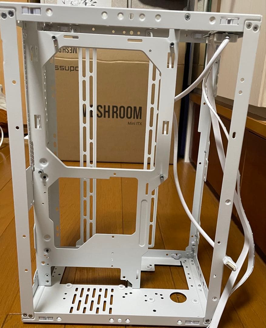 SSUPD MESHROOM S WT PCI5(ライザーケーブル破損あり)