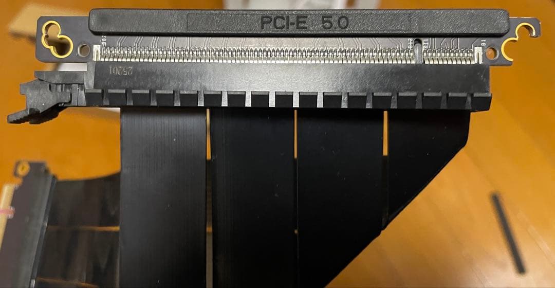 SSUPD MESHROOM S WT PCI5(ライザーケーブル破損あり)