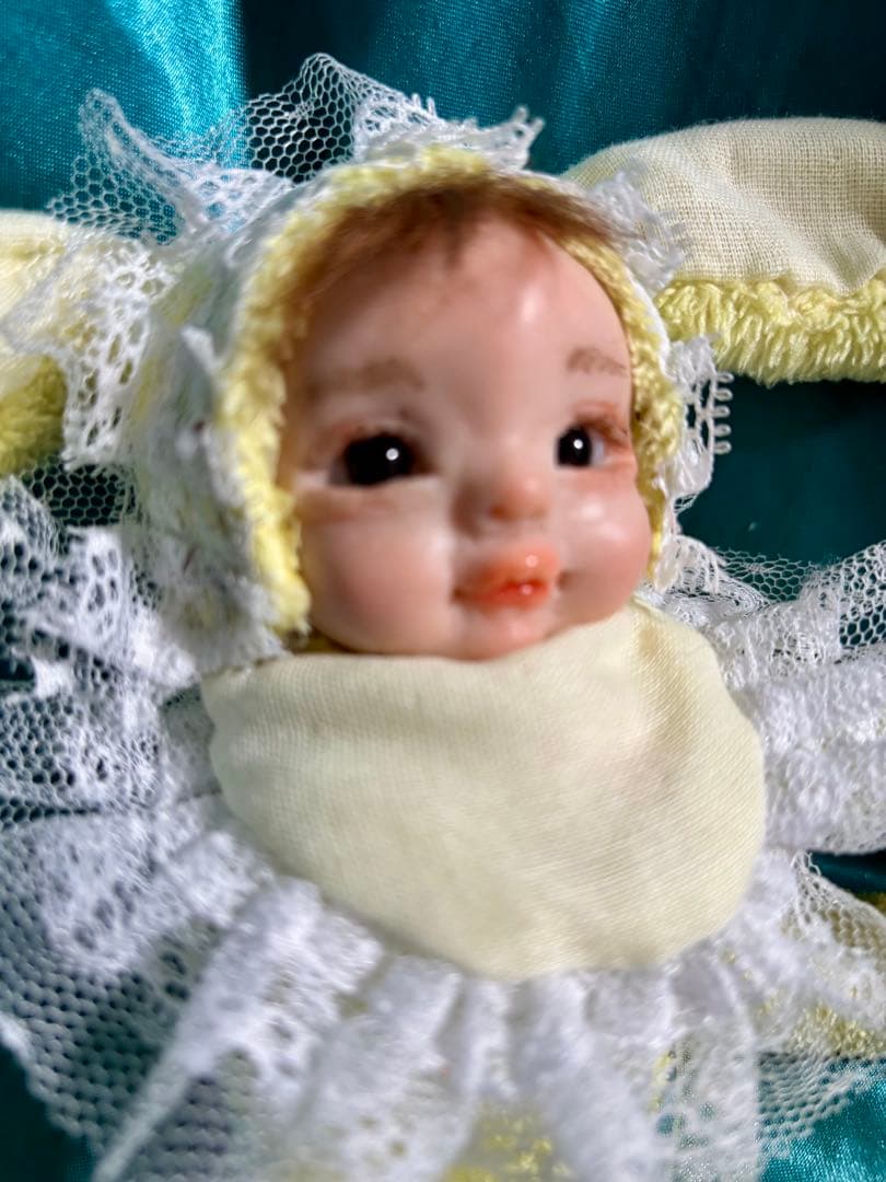 ハンドメイド　樹脂粘土ベビー　イエローレースの子　OOAK 創作人形　一点物