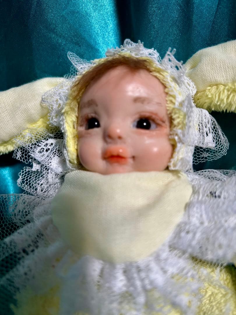 ハンドメイド　樹脂粘土ベビー　イエローレースの子　OOAK 創作人形　一点物