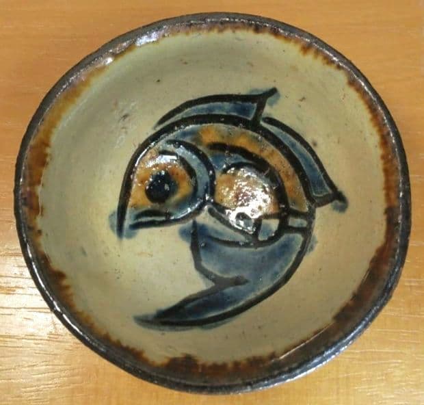 人間国宝 金城次郎 壷屋焼 ぐい呑(魚紋) 栞 共箱 美品 壺屋焼 やちむん