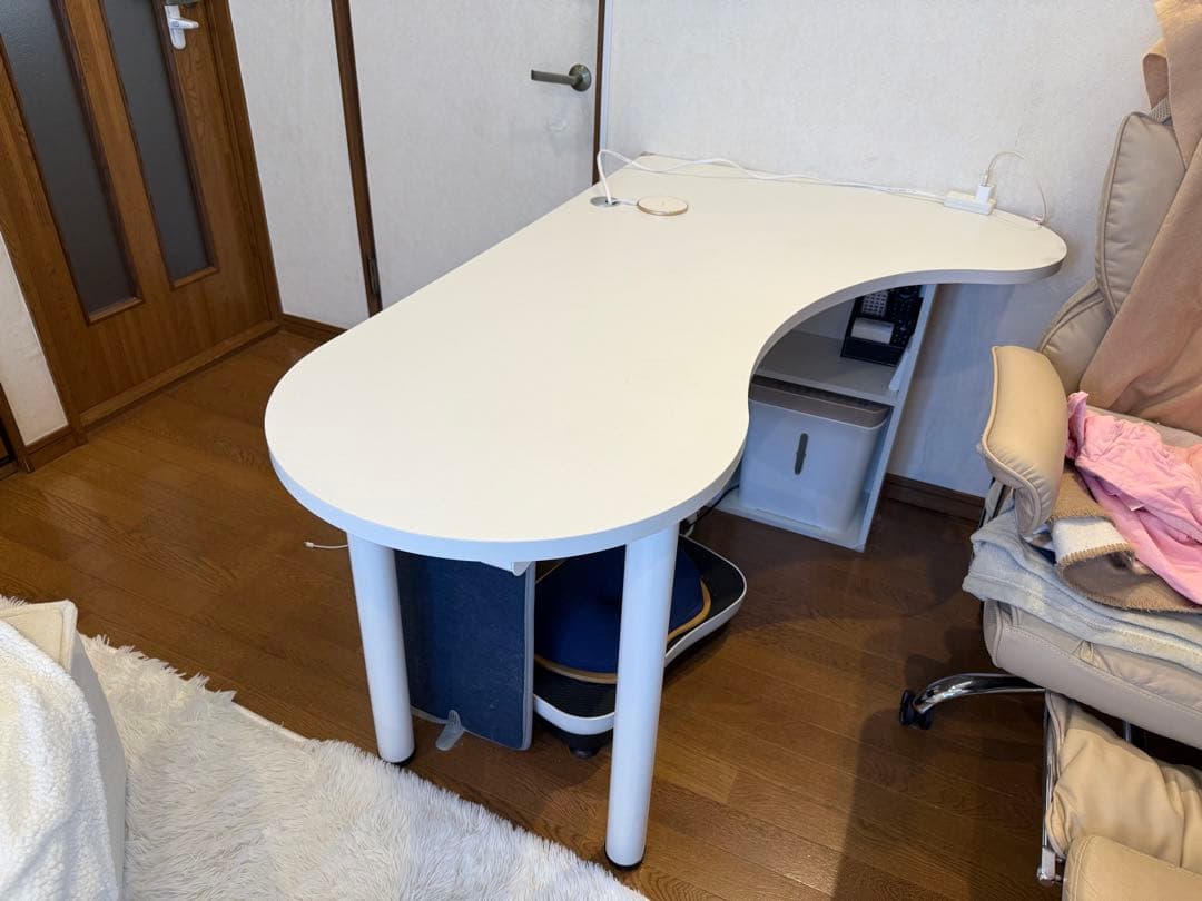 収納シェルフ付きデスク