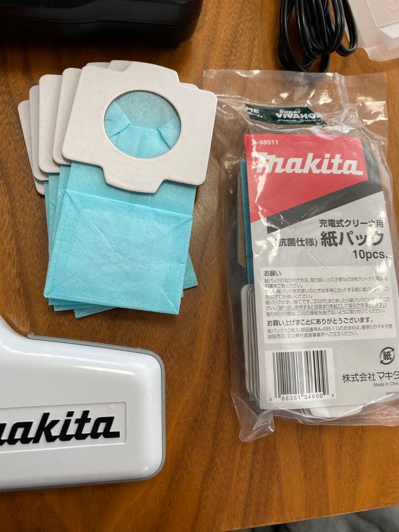 マキタ　充電式クリーナー　CL282FD 中古超美品　充電器セット
