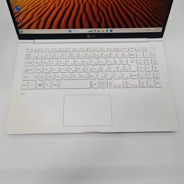 軽量 LG gram 20GB フルHD 15 LG i5-8 SSD512GB