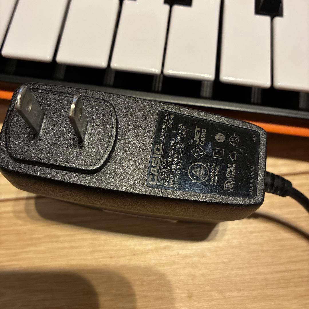 CASIO SA-76 ミニキーボード. ACアダプター付き