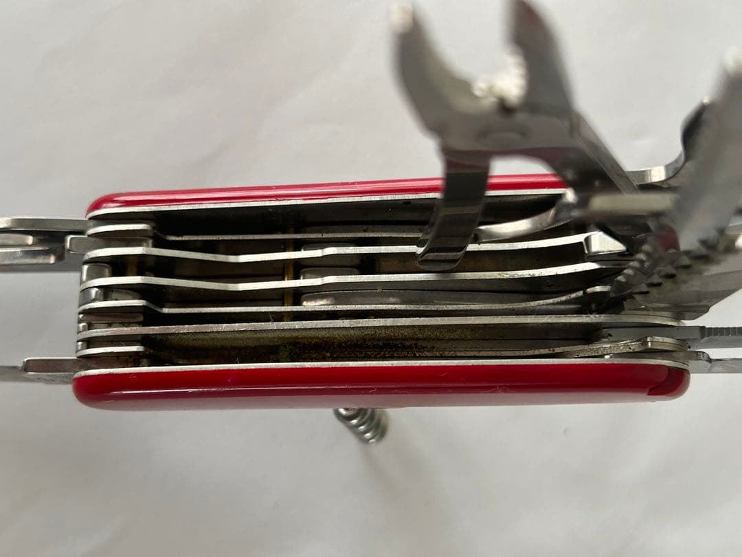 VICTORINOX マルチツール　スイスアーミーナイフ携帯折り畳みナイフ赤1点