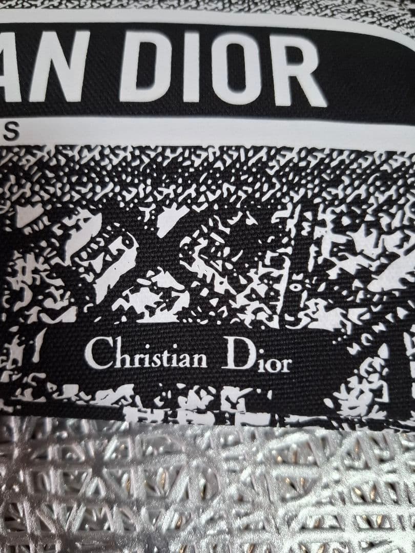 Christian Dior モノクロポーチ　クラッチバッグ　ノベルティ箱付き