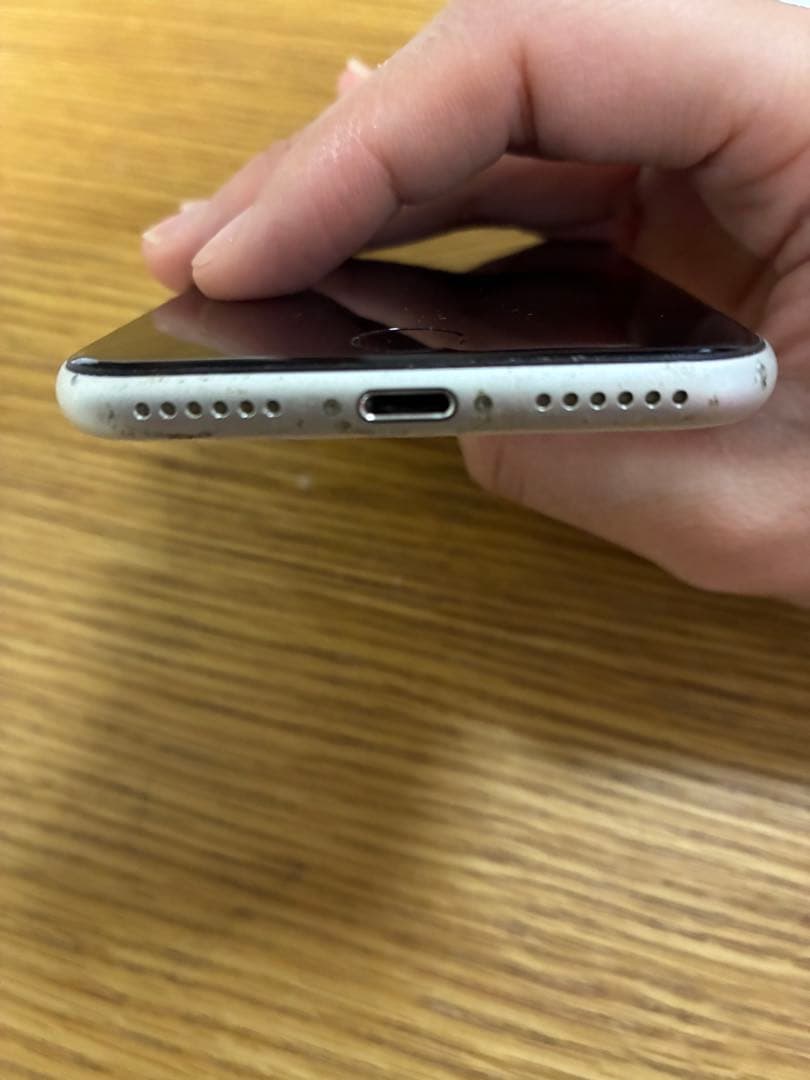 iPhone SE 第2世代64GB 本体 白 SIMフリー バッテリー75%