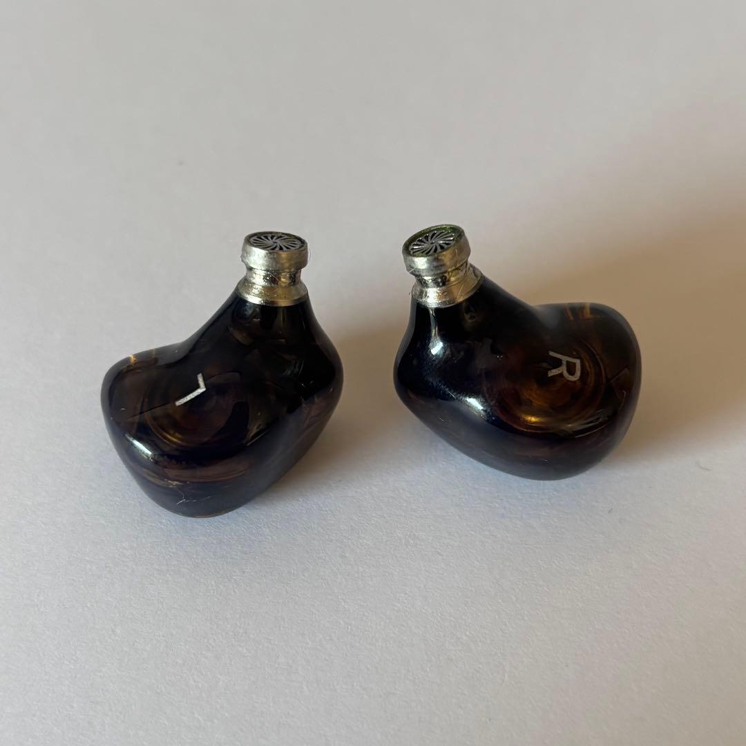 QoA Mimosaブラック　3.5mm 有線イヤホン