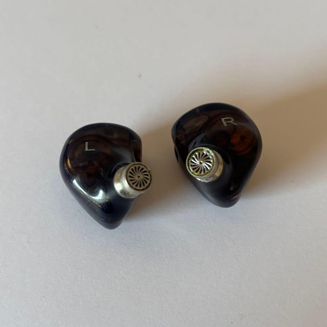 QoA Mimosaブラック　3.5mm 有線イヤホン