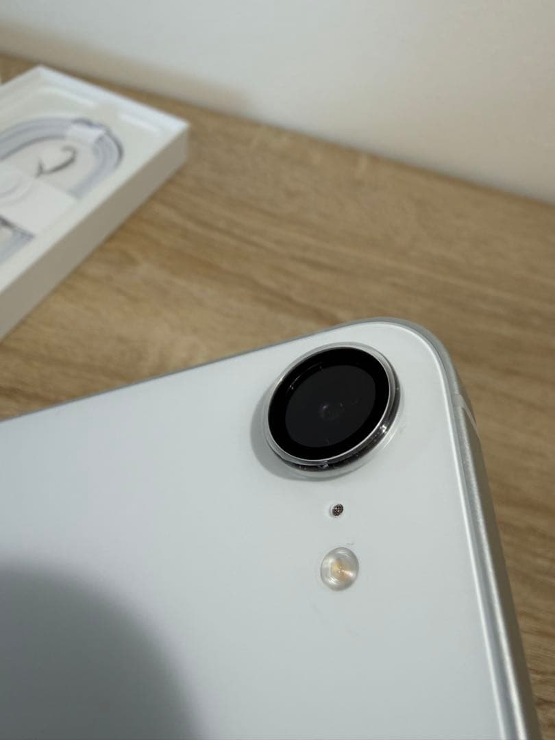 iPhone16e 白　ホワイト　128G
