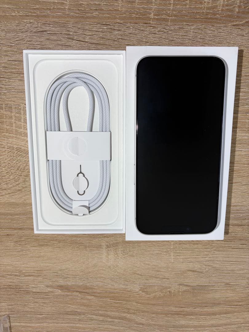 iPhone16e 白　ホワイト　128G