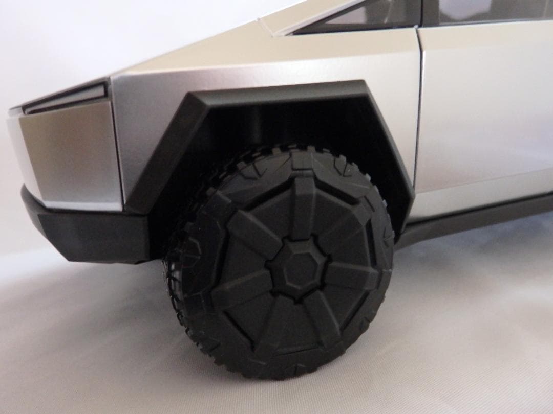 1/18 テスラ サイバートラック TESLA CYBERTRUCK