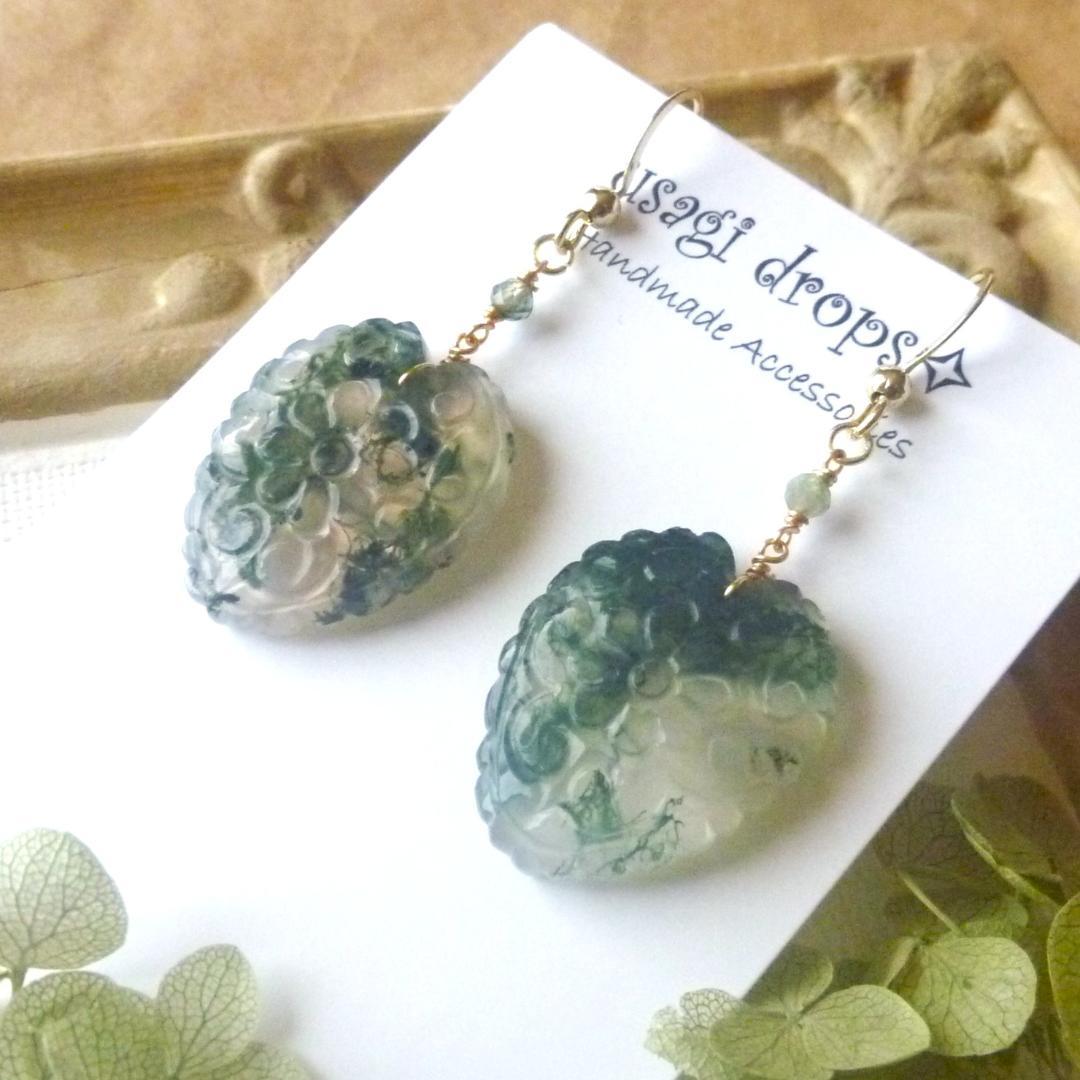 14kgf/モスアゲート×MOPフィカスハートカービングとトルマリンのピアス