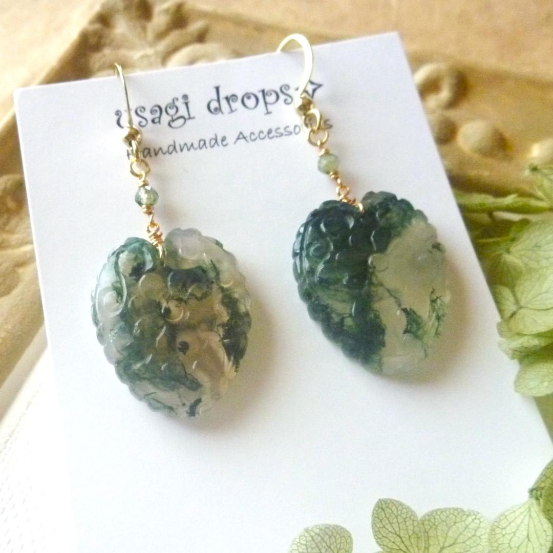 14kgf/モスアゲート×MOPフィカスハートカービングとトルマリンのピアス