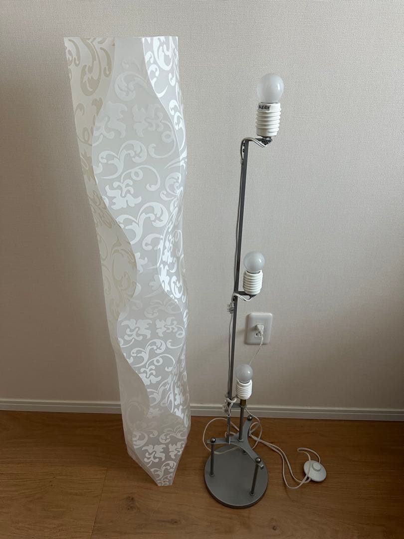 フロアスタンドライト3灯 ノーブルスパーク社 アールデコ波形 高級感 お洒落