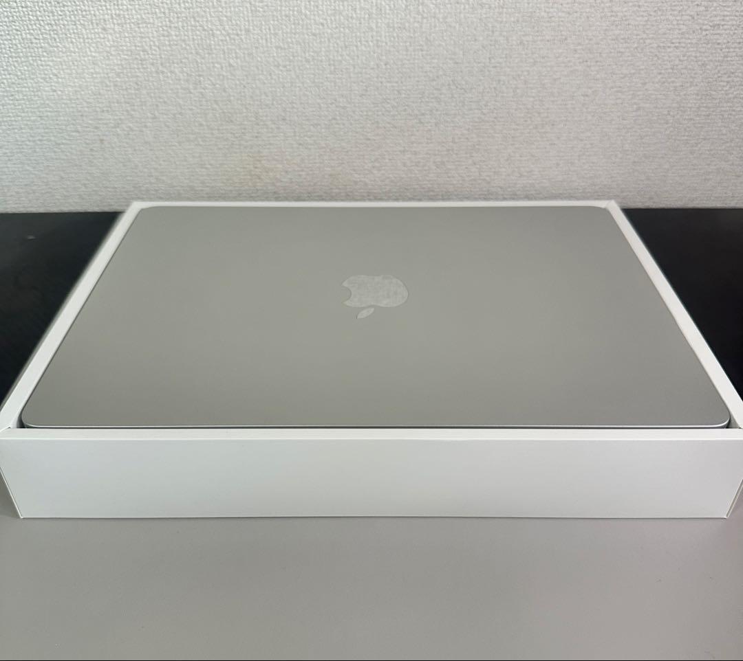 MacBook Air M2 13.6 16GB 256GB 未使用に近い