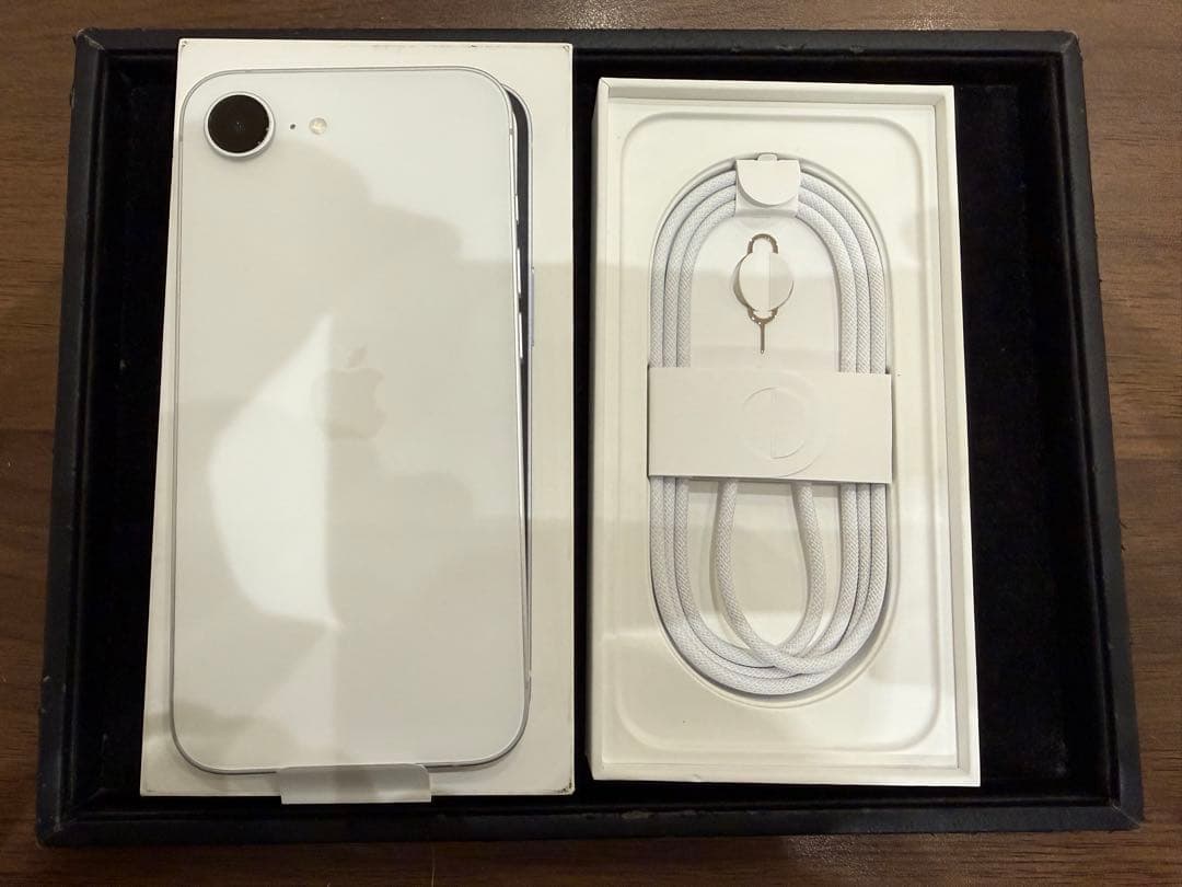 【未使用品】iPhone 16e ホワイト 128GB