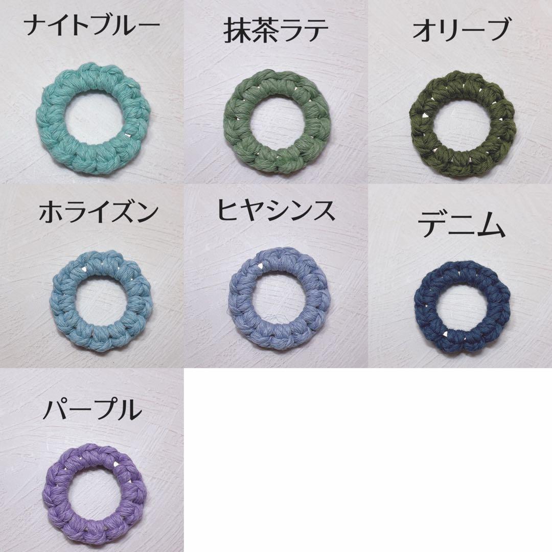 ＊名前入りキーホルダー＊お花のチャーム付き＊マクラメ編み