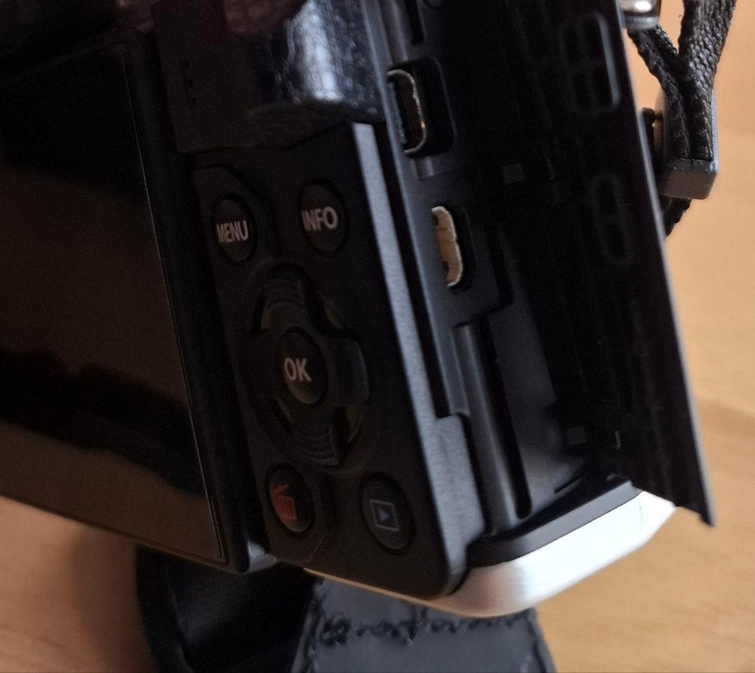 【美品】OLYMPUS OM-D E-M10 Mark II★レトロかわいい★