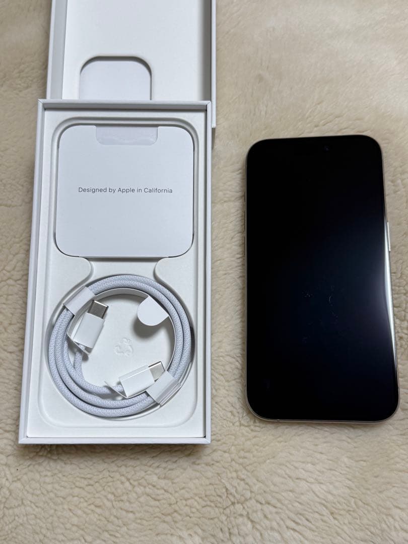 Apple iPhone 15Pro ナチュラルチタニューム本体