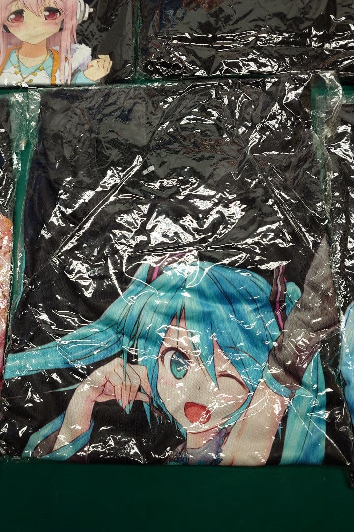 未開封10年前製造のキャラTシャツなどの出品 1着は開封済未着用おまけで付けます