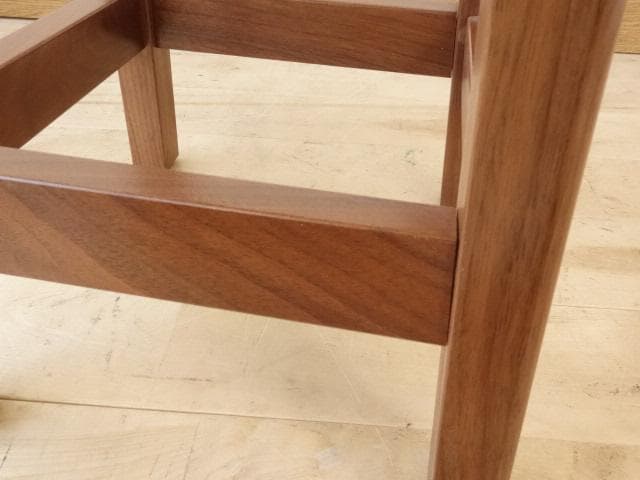 北海道手作り家具　ウォールナット材　スツールA　座面一枚板