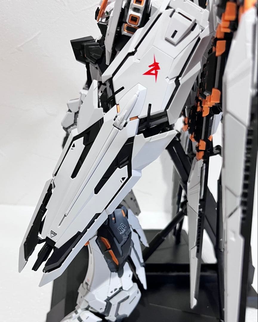 1/100 RX-93 νガンダム ダブルフィンファンネル 完成品 海外製